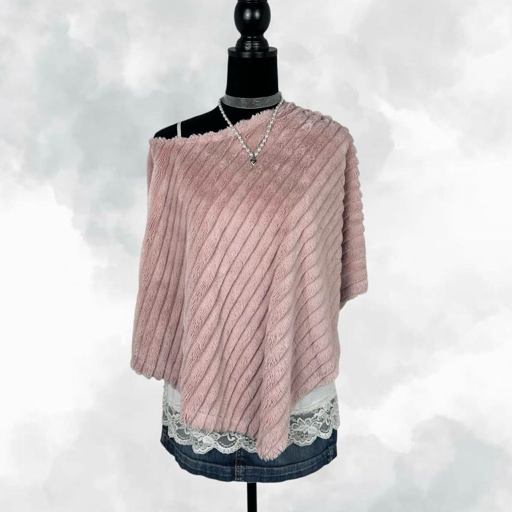 Marc New York Elegant Dusty Pink Coquette Faux Fur Soft Poncho